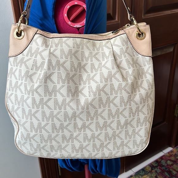 Michael Kors   Nearly new   Tan & Cream signature MK Logo print     shoulder bag - Picture 5 of 11